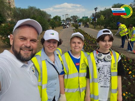 Профсоюз госучреждений принял участие в благоустройстве сквера в Оренбурге.